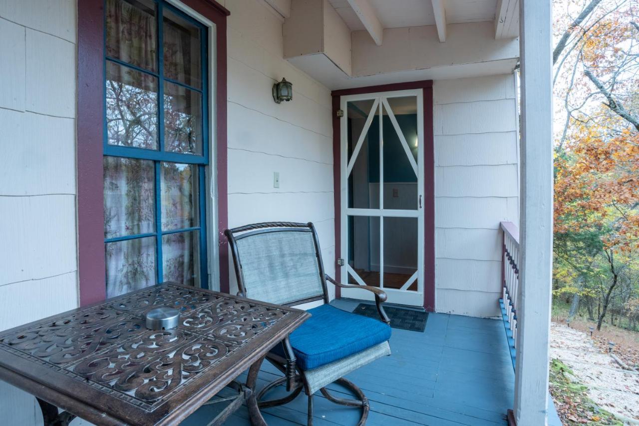 5 Ojo Inn Bed And Breakfast Eureka Springs Exterior photo